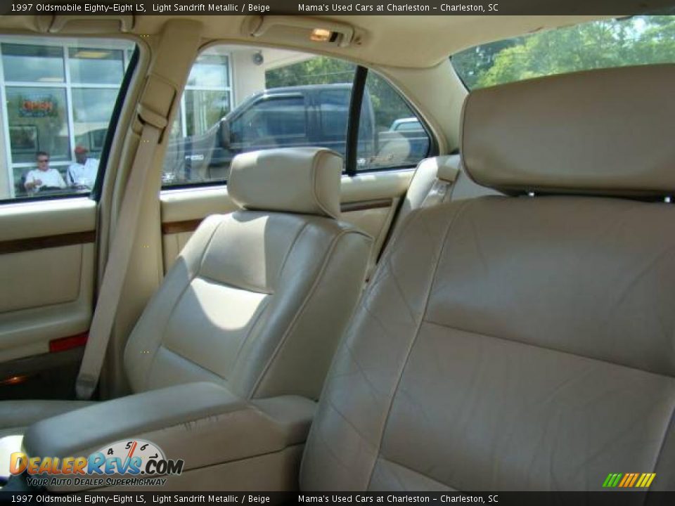 1997 Oldsmobile Eighty-Eight LS Light Sandrift Metallic / Beige Photo #27