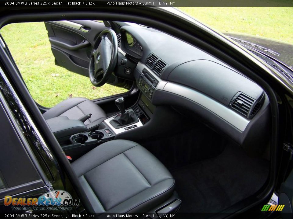 2004 BMW 3 Series 325xi Sedan Jet Black / Black Photo #13
