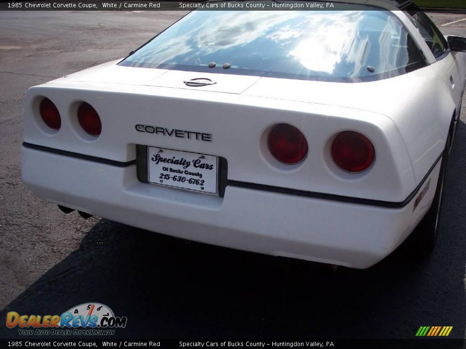 1985 Chevrolet Corvette Coupe White / Carmine Red Photo #11