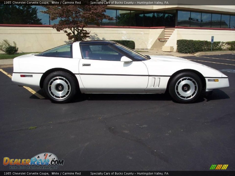 1985 Chevrolet Corvette Coupe White / Carmine Red Photo #21