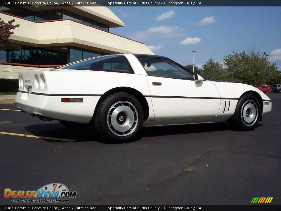 1985 Chevrolet Corvette Coupe White / Carmine Red Photo #22