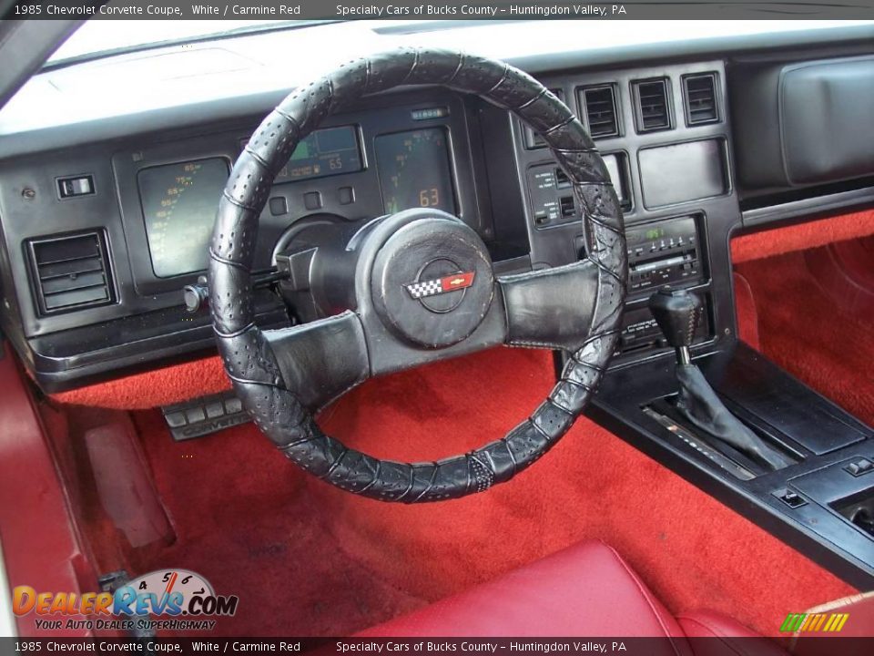 1985 Chevrolet Corvette Coupe White / Carmine Red Photo #28