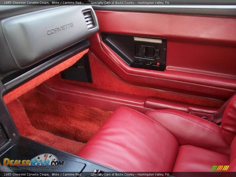 1985 Chevrolet Corvette Coupe White / Carmine Red Photo #29