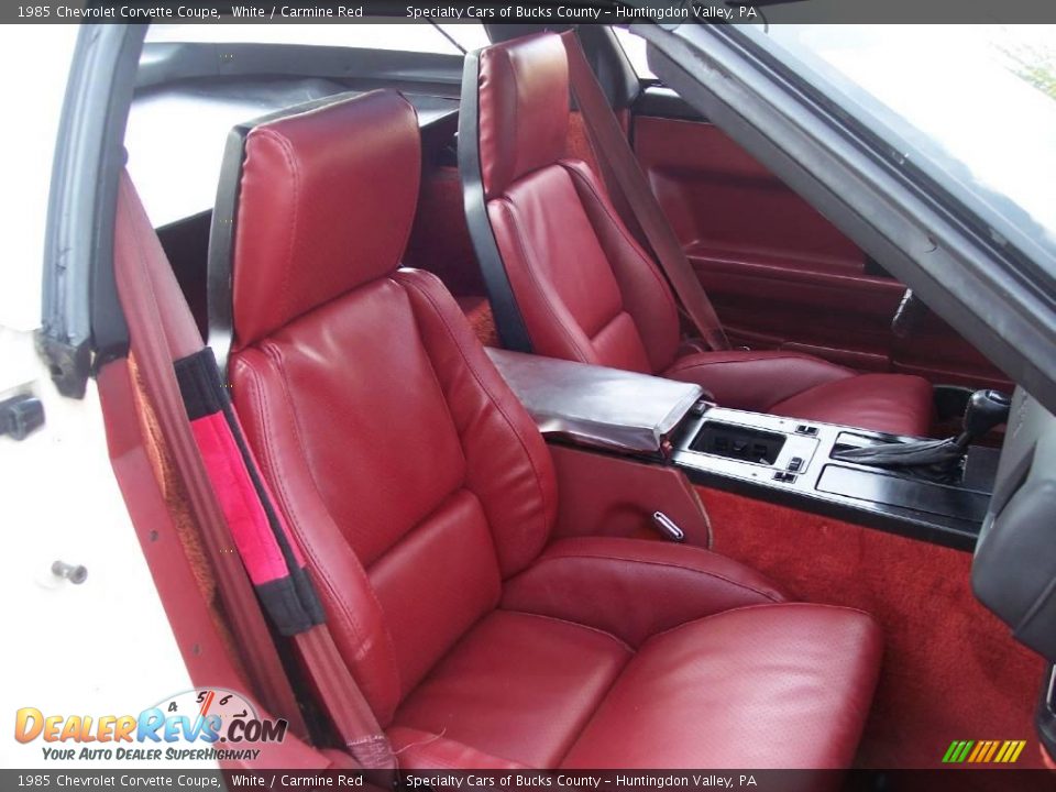 1985 Chevrolet Corvette Coupe White / Carmine Red Photo #35