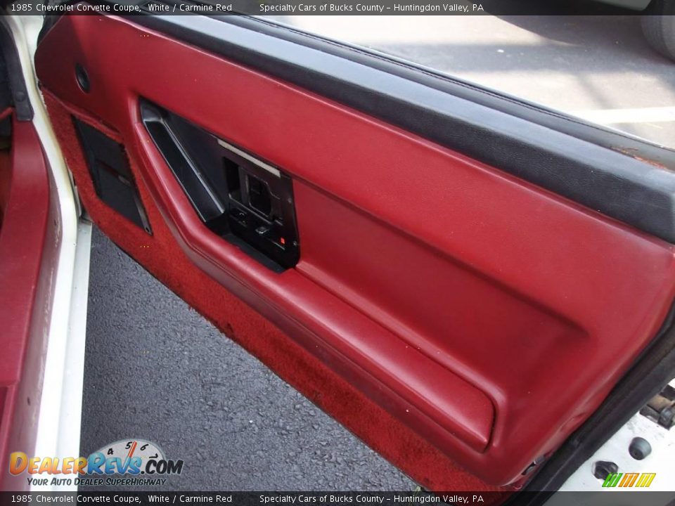 1985 Chevrolet Corvette Coupe White / Carmine Red Photo #36