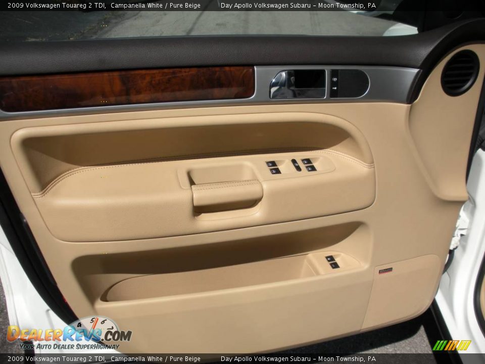 2009 Volkswagen Touareg 2 TDI Campanella White / Pure Beige Photo #16