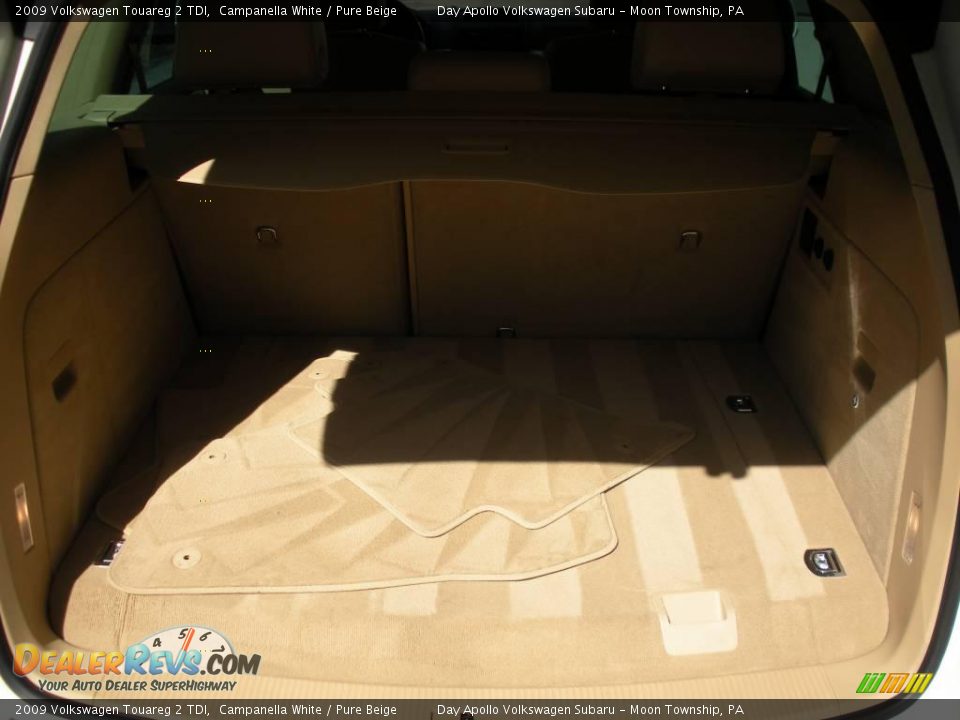 2009 Volkswagen Touareg 2 TDI Campanella White / Pure Beige Photo #17