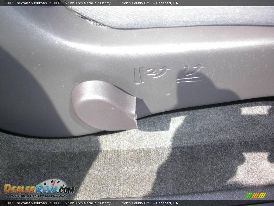 2007 Chevrolet Suburban 1500 LS Silver Birch Metallic / Ebony Photo #31