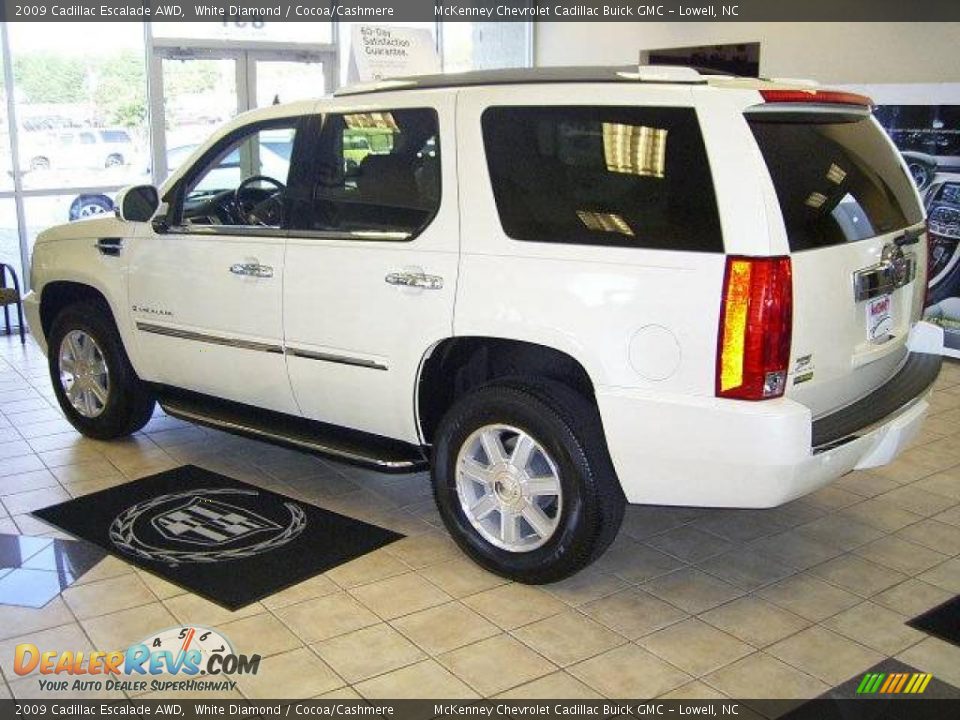 2009 Cadillac Escalade AWD White Diamond / Cocoa/Cashmere Photo #2