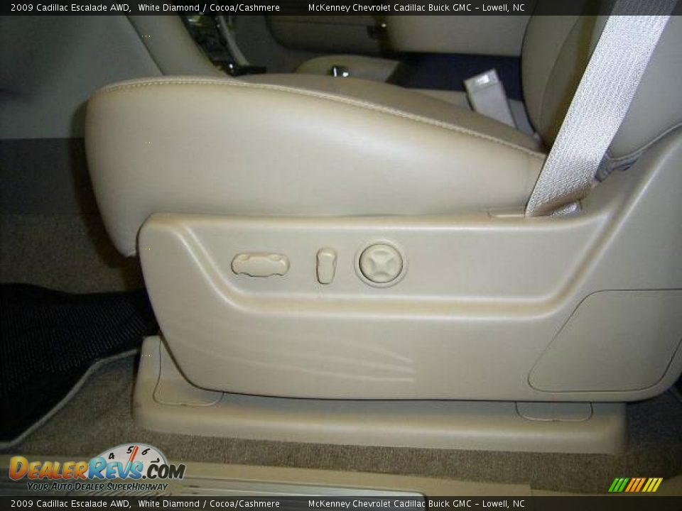 2009 Cadillac Escalade AWD White Diamond / Cocoa/Cashmere Photo #8