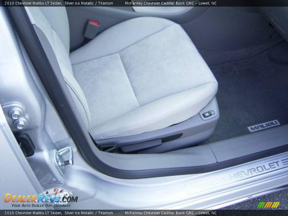 2010 Chevrolet Malibu LT Sedan Silver Ice Metallic / Titanium Photo #15