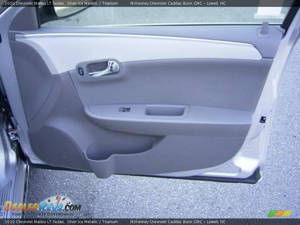 2010 Chevrolet Malibu LT Sedan Silver Ice Metallic / Titanium Photo #17