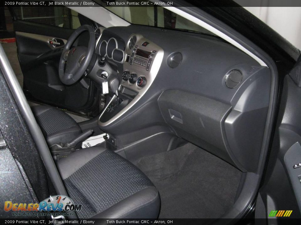 2009 Pontiac Vibe GT Jet Black Metallic / Ebony Photo #15