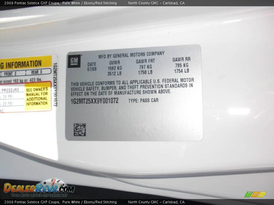 2009 Pontiac Solstice GXP Coupe Pure White / Ebony/Red Stitching Photo #11
