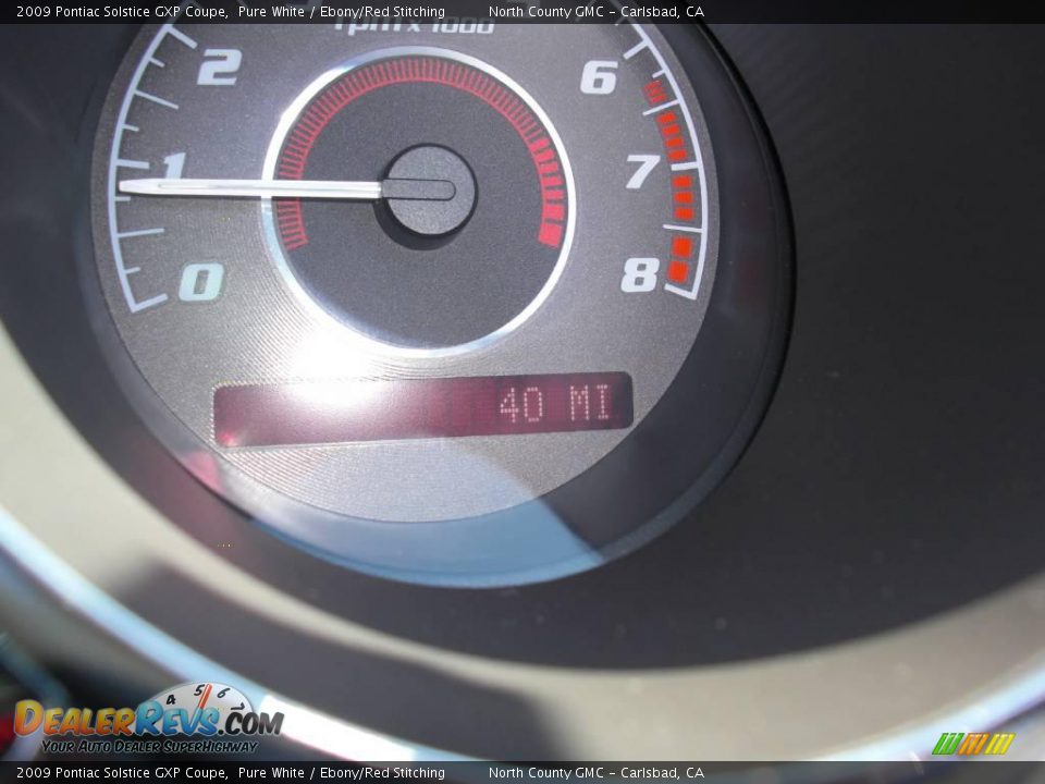 2009 Pontiac Solstice GXP Coupe Pure White / Ebony/Red Stitching Photo #12