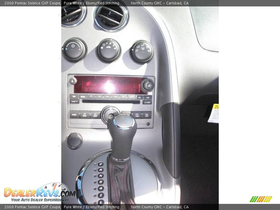 2009 Pontiac Solstice GXP Coupe Pure White / Ebony/Red Stitching Photo #15