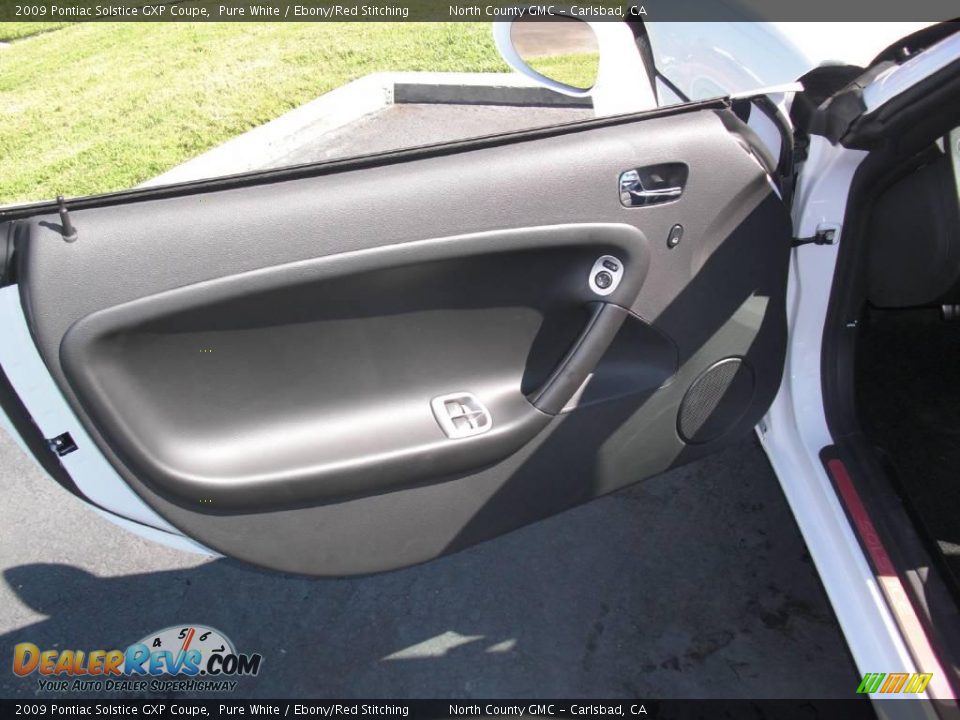2009 Pontiac Solstice GXP Coupe Pure White / Ebony/Red Stitching Photo #17