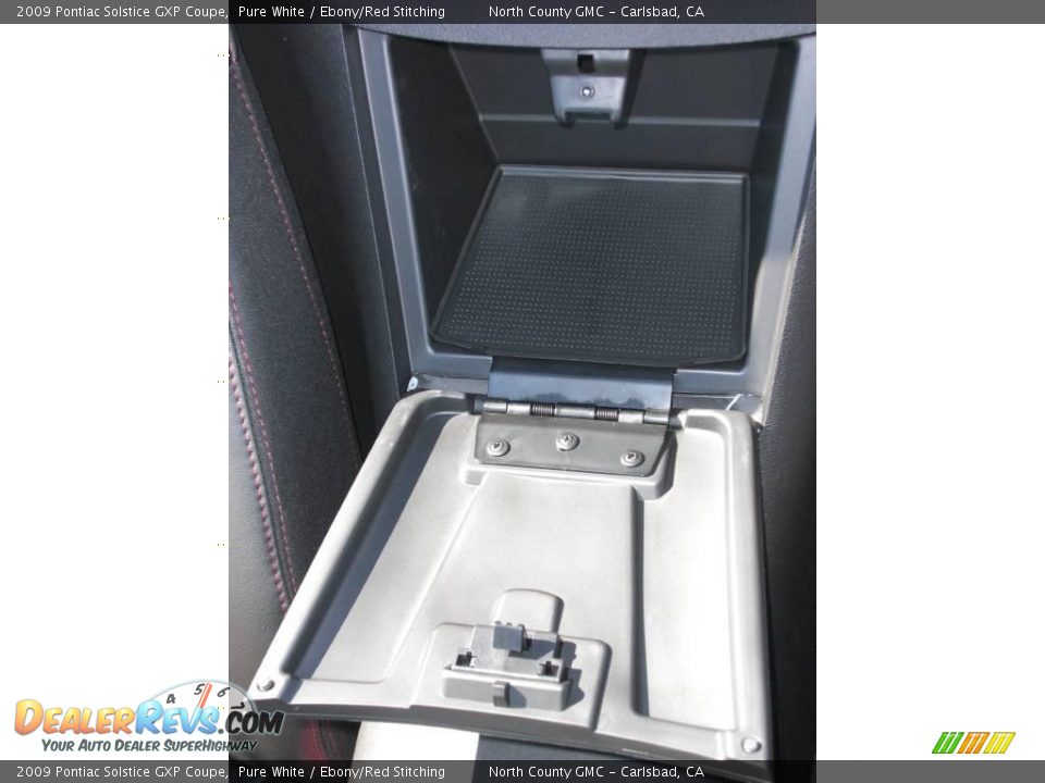 2009 Pontiac Solstice GXP Coupe Pure White / Ebony/Red Stitching Photo #22