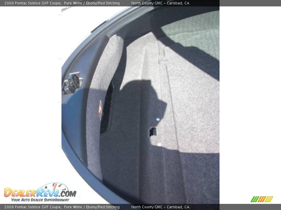 2009 Pontiac Solstice GXP Coupe Pure White / Ebony/Red Stitching Photo #27