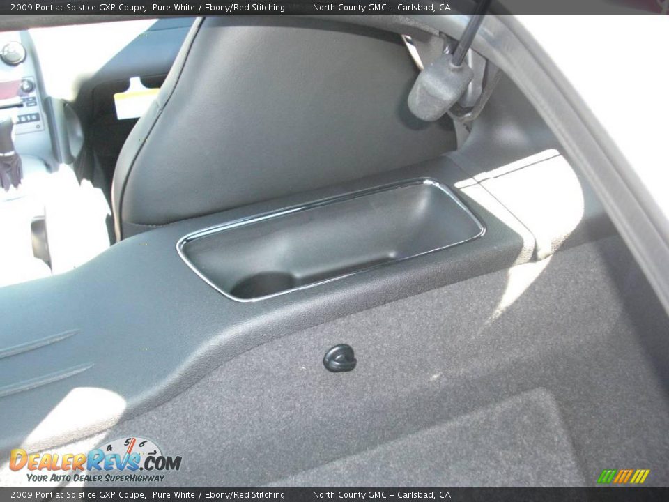 2009 Pontiac Solstice GXP Coupe Pure White / Ebony/Red Stitching Photo #29