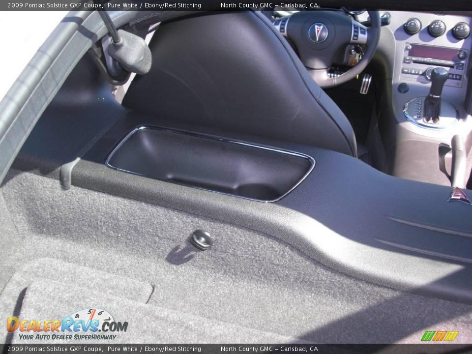 2009 Pontiac Solstice GXP Coupe Pure White / Ebony/Red Stitching Photo #30