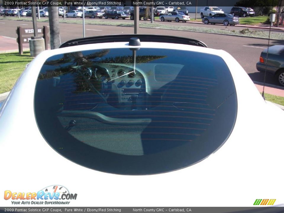 2009 Pontiac Solstice GXP Coupe Pure White / Ebony/Red Stitching Photo #31