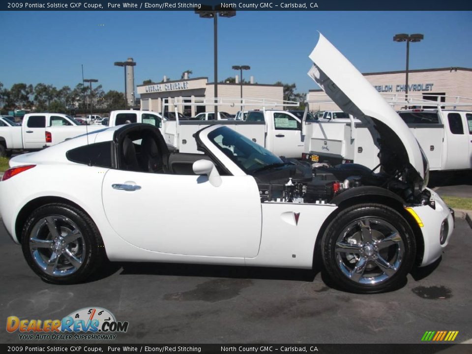 2009 Pontiac Solstice GXP Coupe Pure White / Ebony/Red Stitching Photo #32