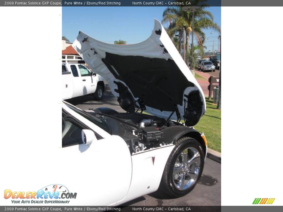2009 Pontiac Solstice GXP Coupe Pure White / Ebony/Red Stitching Photo #33