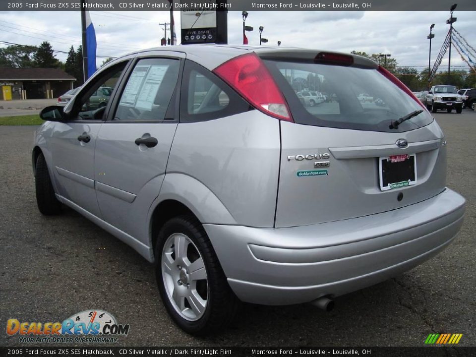 2005 Ford Focus ZX5 SES Hatchback CD Silver Metallic / Dark Flint/Light Flint Photo #3