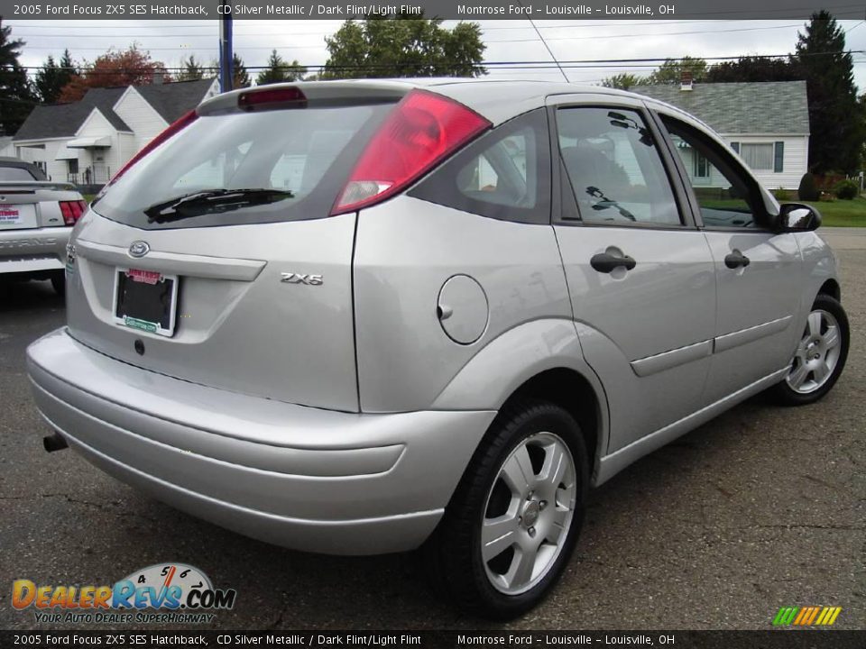 2005 Ford Focus ZX5 SES Hatchback CD Silver Metallic / Dark Flint/Light Flint Photo #5