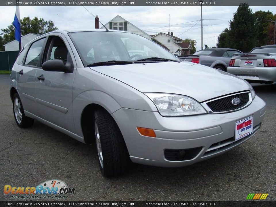 2005 Ford Focus ZX5 SES Hatchback CD Silver Metallic / Dark Flint/Light Flint Photo #7