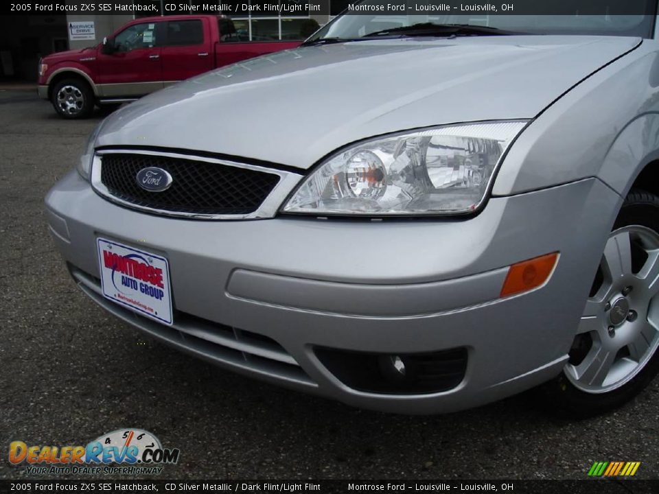 2005 Ford Focus ZX5 SES Hatchback CD Silver Metallic / Dark Flint/Light Flint Photo #9