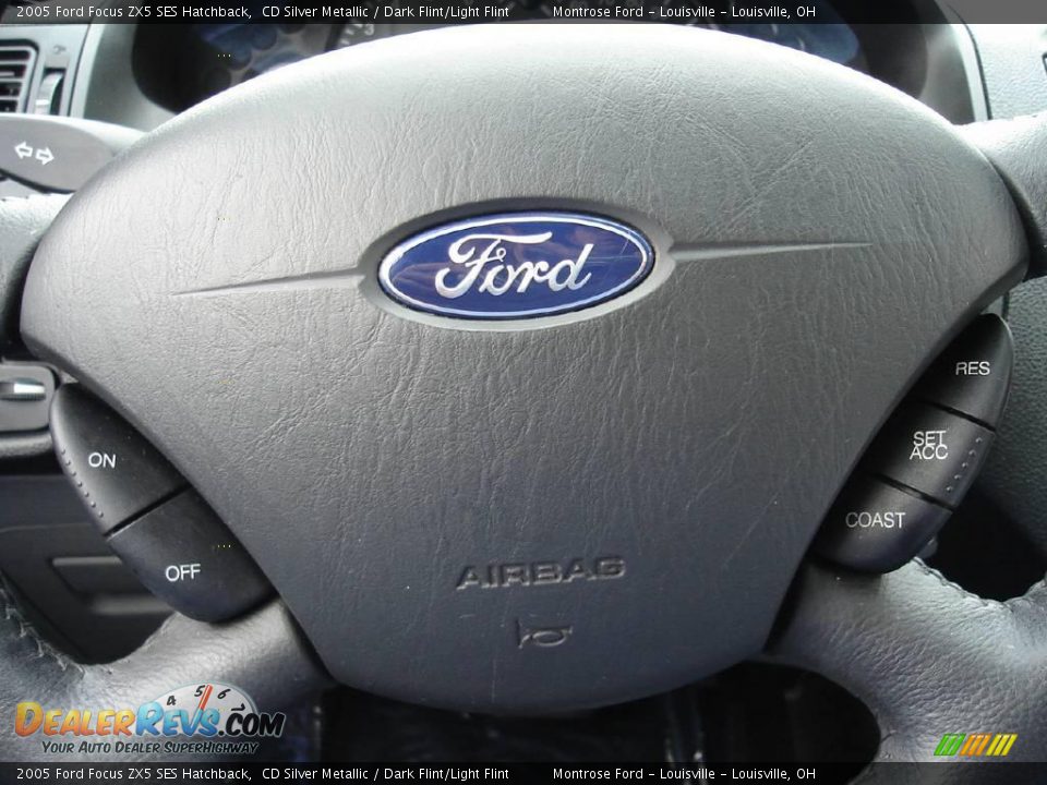 2005 Ford Focus ZX5 SES Hatchback CD Silver Metallic / Dark Flint/Light Flint Photo #26