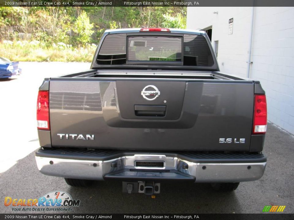 2009 Nissan Titan LE Crew Cab 4x4 Smoke Gray / Almond Photo #4