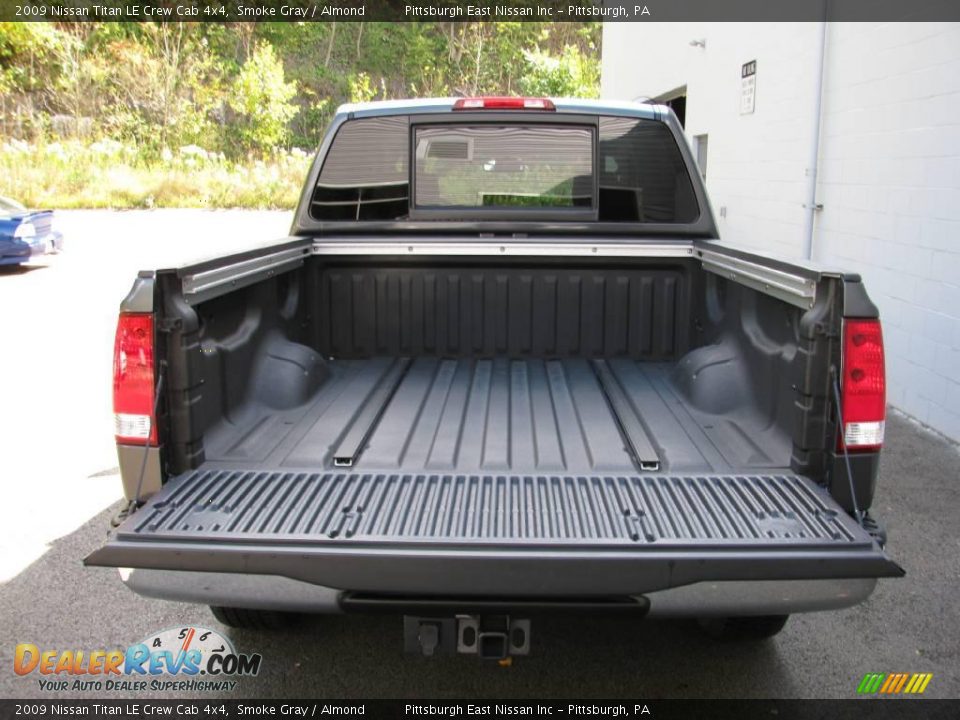 2009 Nissan Titan LE Crew Cab 4x4 Smoke Gray / Almond Photo #5