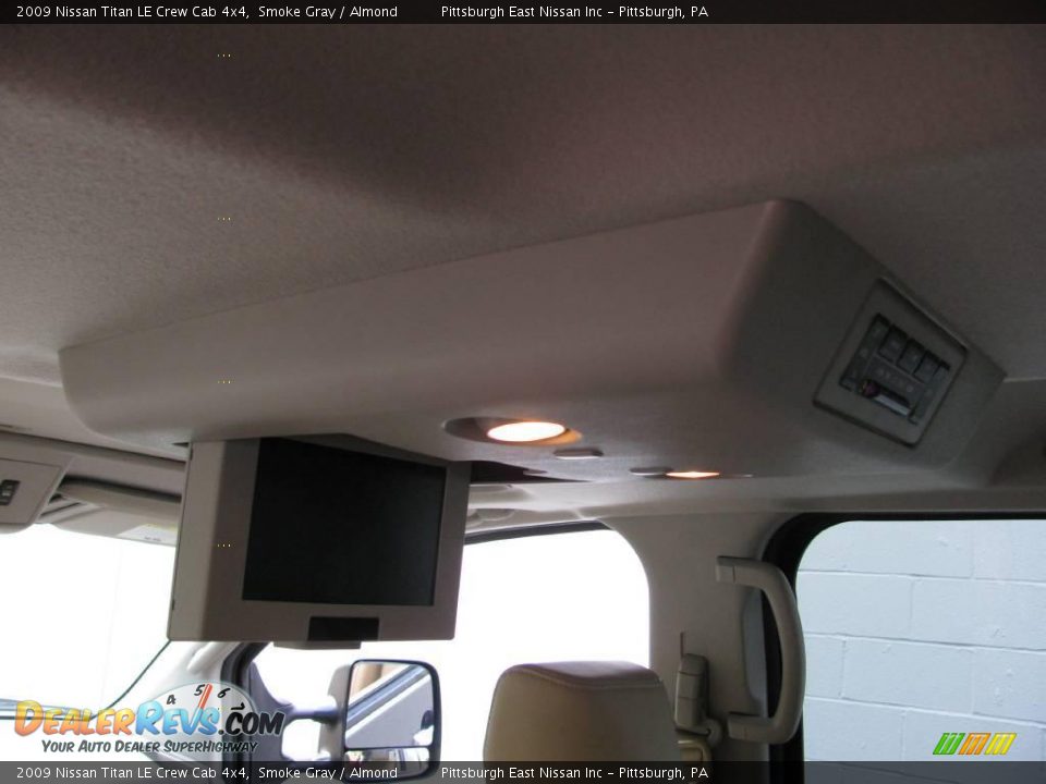 2009 Nissan Titan LE Crew Cab 4x4 Smoke Gray / Almond Photo #7