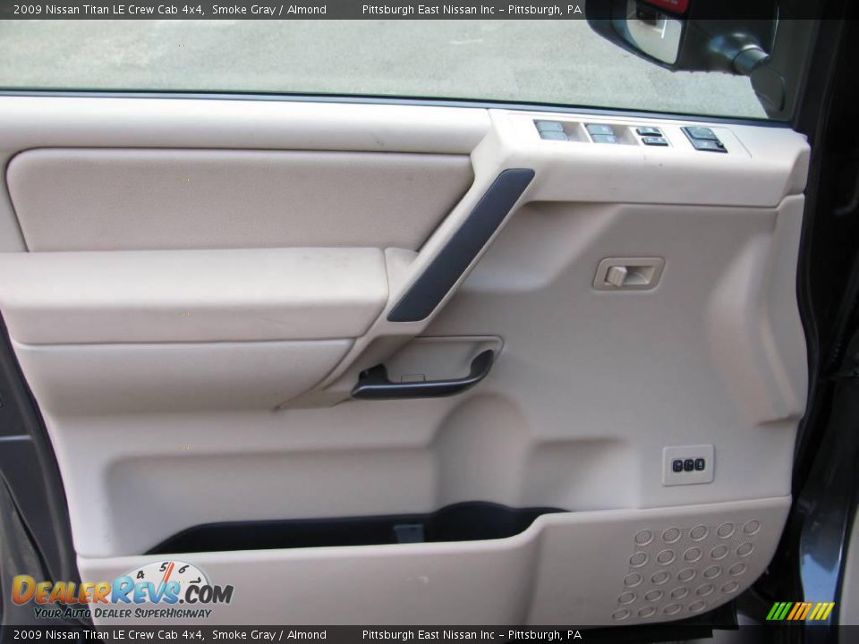 2009 Nissan Titan LE Crew Cab 4x4 Smoke Gray / Almond Photo #13