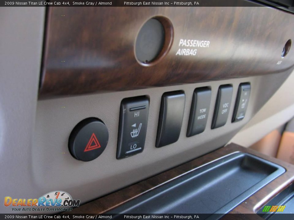 2009 Nissan Titan LE Crew Cab 4x4 Smoke Gray / Almond Photo #15
