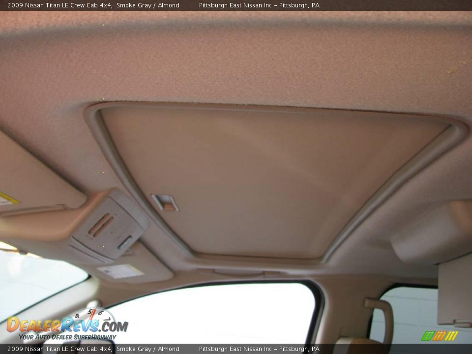 2009 Nissan Titan LE Crew Cab 4x4 Smoke Gray / Almond Photo #17