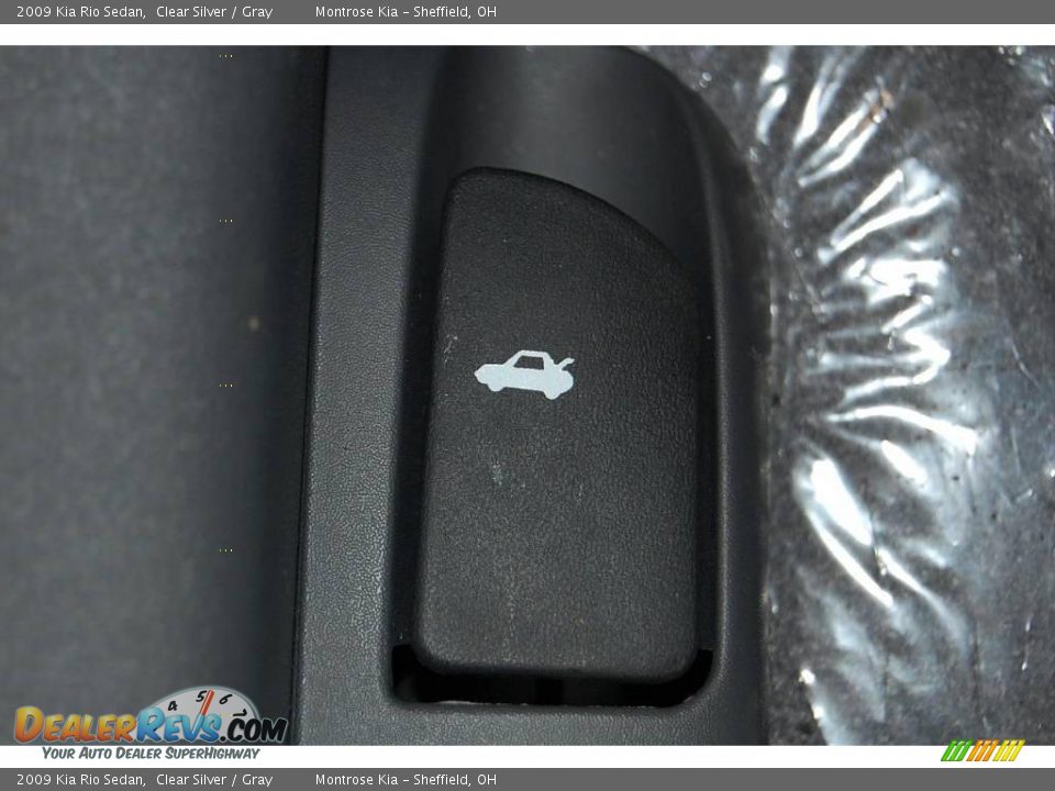 2009 Kia Rio Sedan Clear Silver / Gray Photo #32