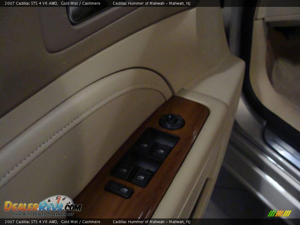 2007 Cadillac STS 4 V6 AWD Gold Mist / Cashmere Photo #10