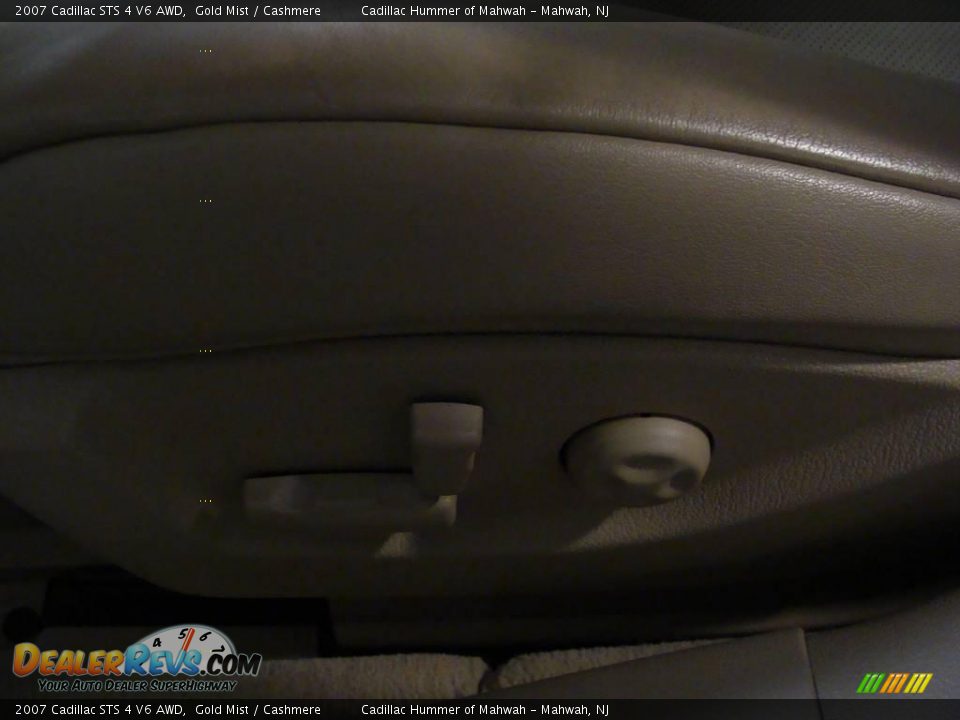 2007 Cadillac STS 4 V6 AWD Gold Mist / Cashmere Photo #12