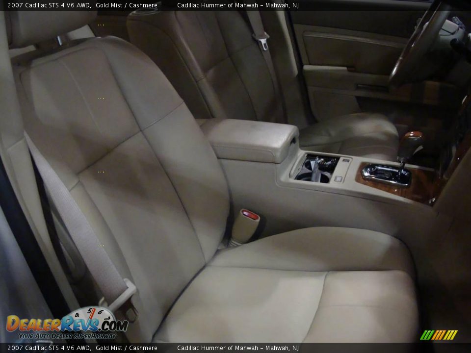 2007 Cadillac STS 4 V6 AWD Gold Mist / Cashmere Photo #16