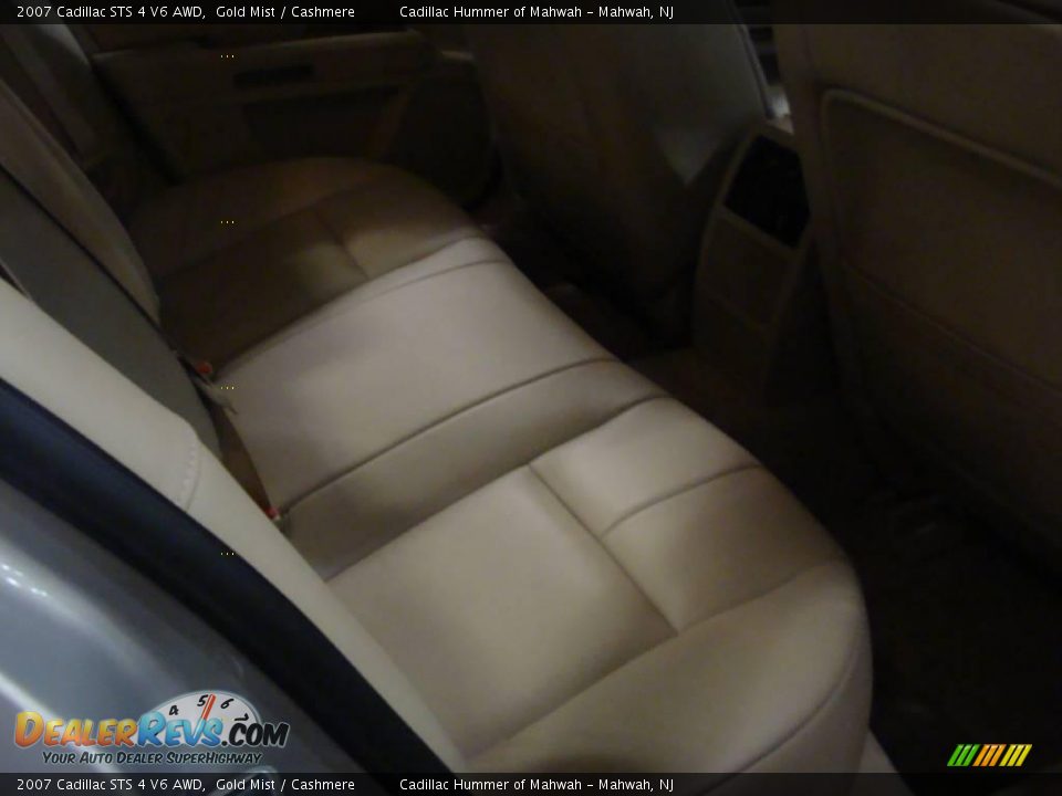 2007 Cadillac STS 4 V6 AWD Gold Mist / Cashmere Photo #17