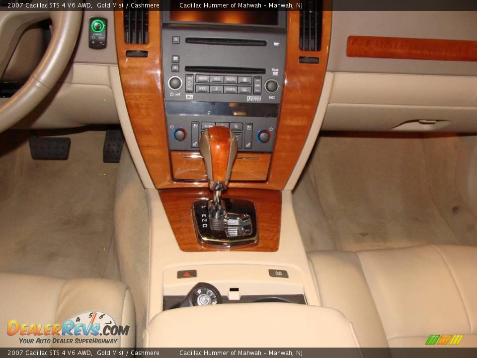 2007 Cadillac STS 4 V6 AWD Gold Mist / Cashmere Photo #23