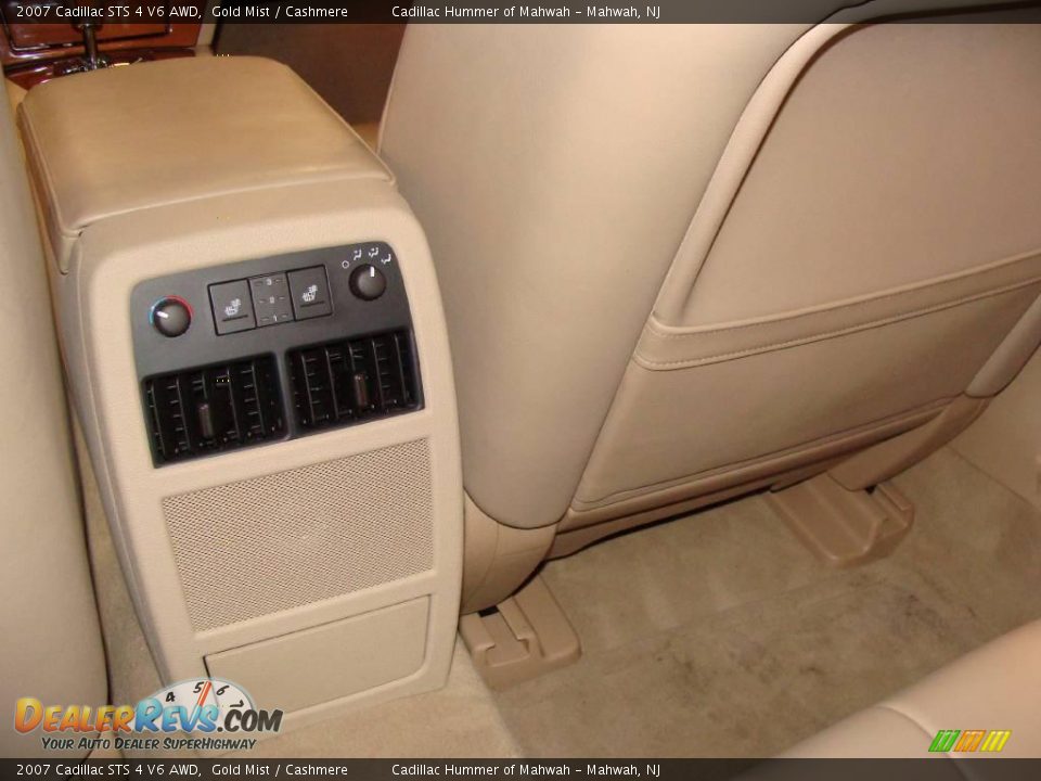 2007 Cadillac STS 4 V6 AWD Gold Mist / Cashmere Photo #24