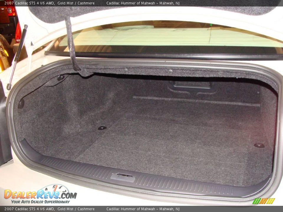 2007 Cadillac STS 4 V6 AWD Gold Mist / Cashmere Photo #26