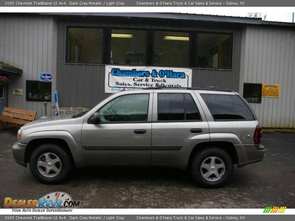 2005 Chevrolet TrailBlazer LS 4x4 Dark Gray Metallic / Light Gray Photo #2