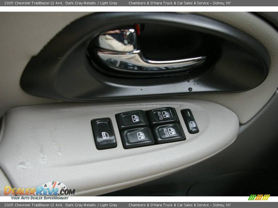 2005 Chevrolet TrailBlazer LS 4x4 Dark Gray Metallic / Light Gray Photo #8