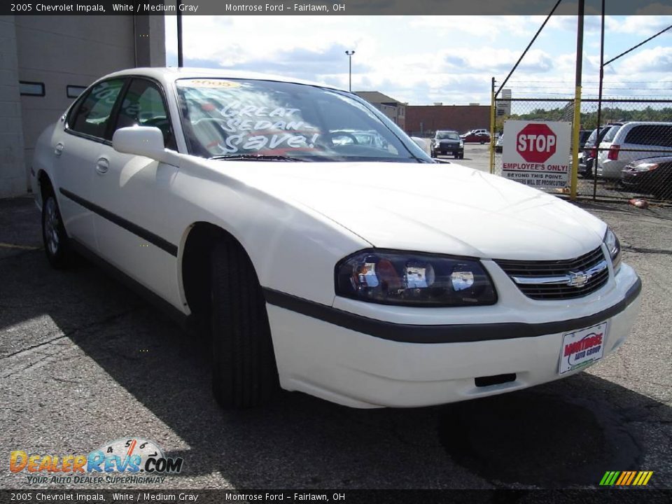 2005 Chevrolet Impala White / Medium Gray Photo #7
